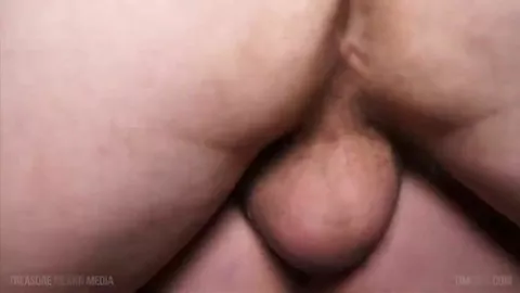 Dick gefüllte Eier für eine devote Schlampe