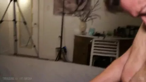 Gros boulets gonflés pour salope soumise