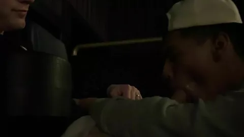 Meu cara me chupa na sala de cinema