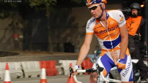 50 sportifs sortent la bite