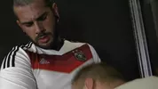 Le gogo dancer suce le patron à l’arrière du bar — Aday Traun & Antonio Miracle