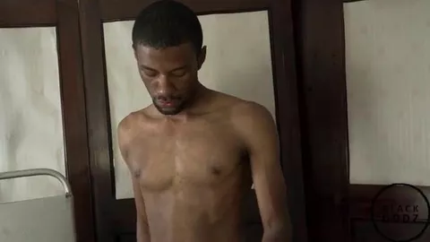 Un énorme gourdin dans la bouche et dans le cul