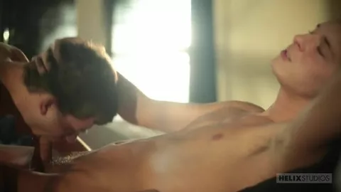 Jacob Hansen descobre que seu melhor amigo Collin Adams é ator pornô e…
