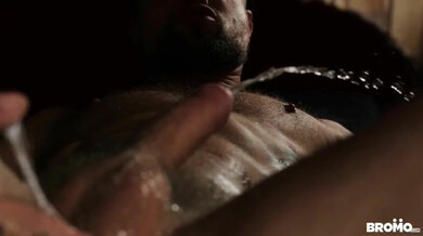 Ein Arsch zum Fisten und Durchrammeln durch eine Wand – Bo Sinn & Drew Dixon – ohne Kondom