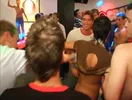 Partouze en boite gay (GuysGoCrazy)