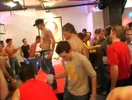 Partouze en boite gay (GuysGoCrazy)