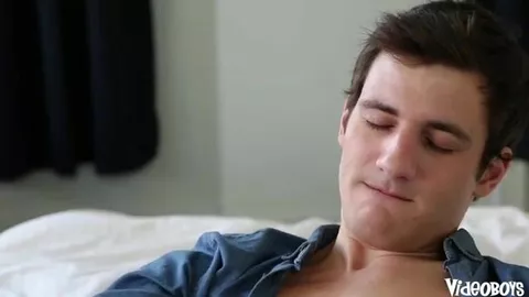 Caleb brinca com o Fleshjack