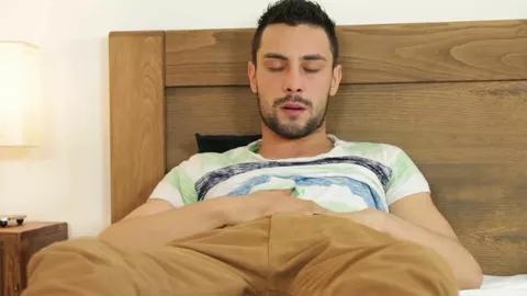 Lucas — hetero guapo se pajea