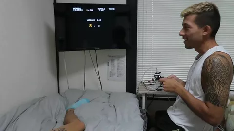 Meu primo de primeiro grau me chupa enquanto jogo Mario