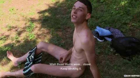 De vacaciones pago a un joven para que me la chupe junto al lago