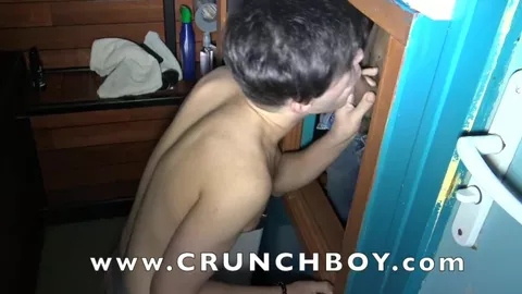 Minet en jockstrap baisé sans capote au sauna