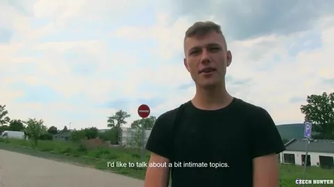 Un jeune mec accepte de me sucer au parc