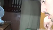 Guapo invita al colega para que también se la chupen