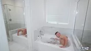 Surra gostosa na banheira de espuma – Jax & Jake Porter
