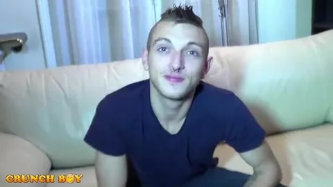 Plan cul avec un jeune Espagnol en vacances à Paris