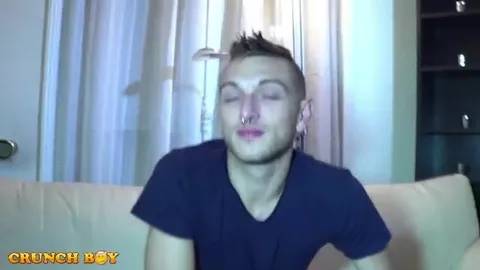 Scopata con un giovane spagnolo in vacanza a Parigi