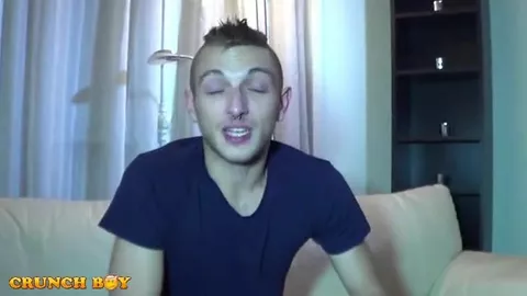 Encontro com um jovem espanhol de férias em Paris