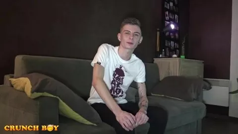 Juan Perez remplit de jus un beau gosse