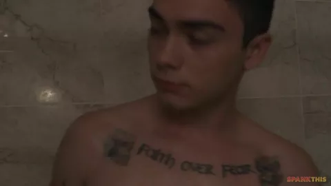 Fessées et fellation – Adam Hunt & Ashtin Bates