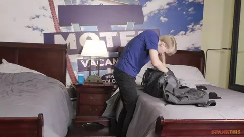 Fessées et fellation – Adam Hunt & Ashtin Bates