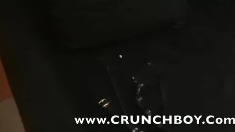 Pasivo sumiso tomado por un barebacker sadomaso