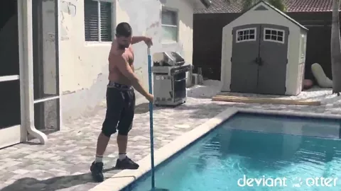 Charmé par le poolboy