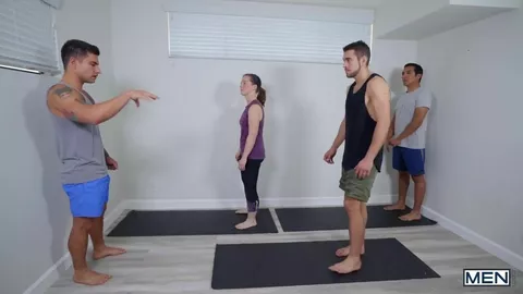 Scopato dall’insegnante di yoga con sua moglie accanto: Dante Colle, Vadim Black