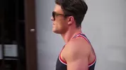 Bodybuilder biondo con grandi glutei muscolosi – Adam Archuleta, Alam Wernik