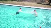 Incesto gay — Chupei meu meio-irmão na piscina — Kurt Niles, Todd Hanes & Axel Kane
