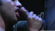 Sean Zevran si becca un pompino sbavato nel backroom