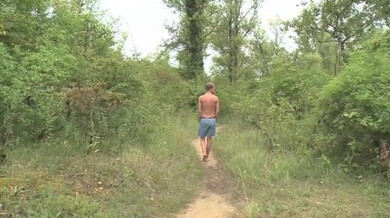 Appuntamento di cruising tra JH su una riva naturista