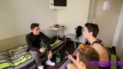 Chris Bieber und seine Freunde spielen Flaschendrehen… und es eskaliert!