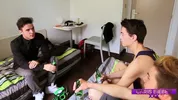 Chris Bieber und seine Freunde spielen Flaschendrehen… und es eskaliert!