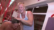 Plan cul exhib dans le métro - Fellation sur le quai et sodo dans le wagon