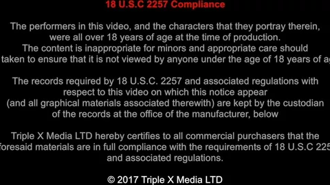 Sportif en jockstrap se masturbe dans les vestiaires (Aarin Asker)