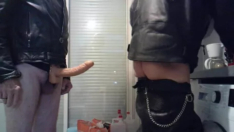 Lederbiker fickt einen anderen Biker