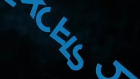 Jeunes mecs sexy baisent au bord de la piscine