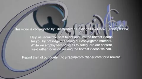 Sodo sem camisinha à beira da piscina