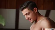 Dane Carter dans sa première scène de bareback avec Brandon Cody - CockyBoys