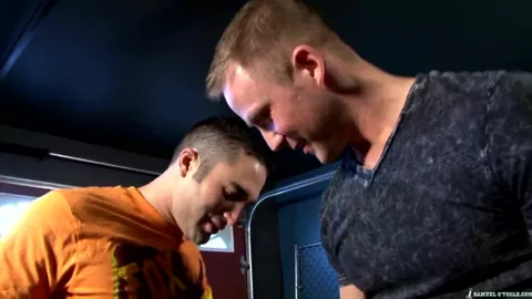 Paga col culo per contrattare la moto