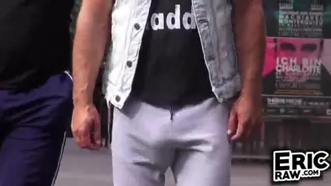 Scopato da due maschi caldi in cantina