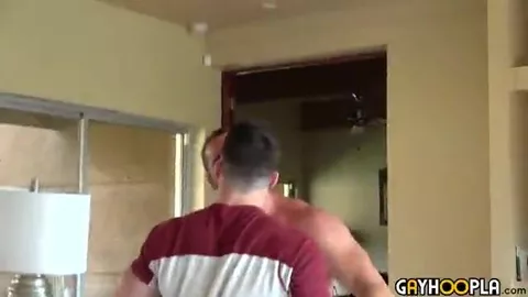 FLIP FUCK unter gut gebauten Kerlen