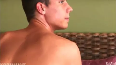 Will Cooper: guapo de ojos azules muestra su pollón