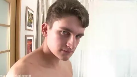 Beau russe se masturbe