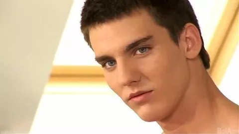 Ensaio com Rufus, jovem modelo nu do Leste