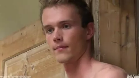 Modelos hacen paja juntos