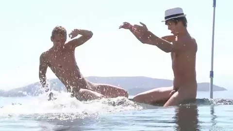 Piscine Sexe — Helmut Huxley, Jerome Exupery & Bastian Dufy