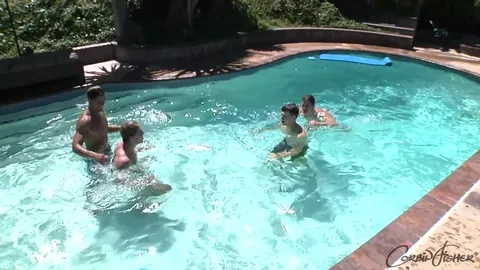 Atleti americani si succhiano a bordo piscina