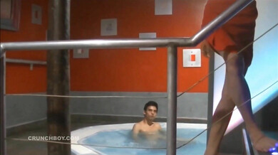 Giovani ai glory hole