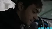 Une petite pipe dans la voiture avant d'aller chez moi | Latin Leche